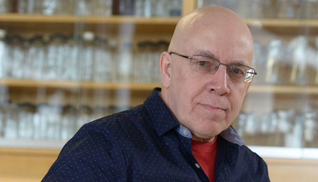 Le professeur Roger C. Levesque, de la Faculté de médecine de l'Université Laval.