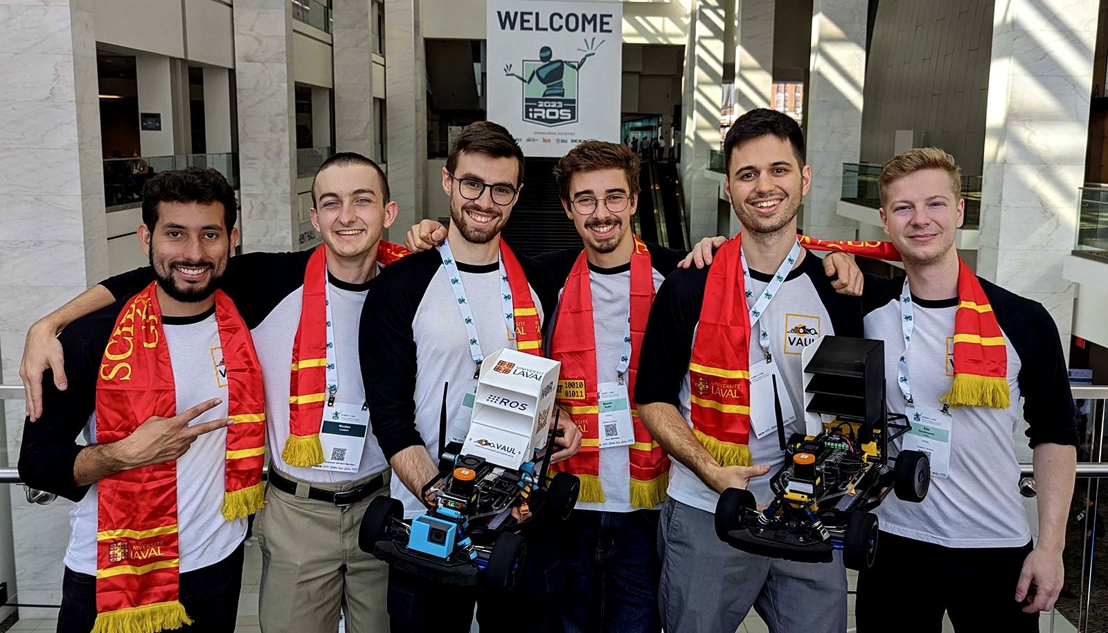 <p>Une partie de l’équipe du VAUL à la compétition F1 TENTH à Détroit. De gauche à droite: Brandon Alexis Valencia Ariza, Nicolas Lauzon, William Fecteau, Benoît Audet, Jean-Michel Fortin et Élie Roy-Brouard. Luc Coupal n’apparaît pas sur la photo.</p>