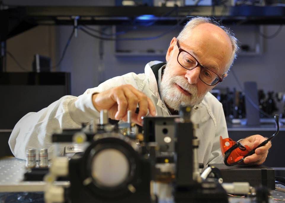 Chercheur prolifique, Michel Piché mène plusieurs travaux avec les lasers, une technologie pour laquelle il n'a pas de mal à transmettre sa passion.
