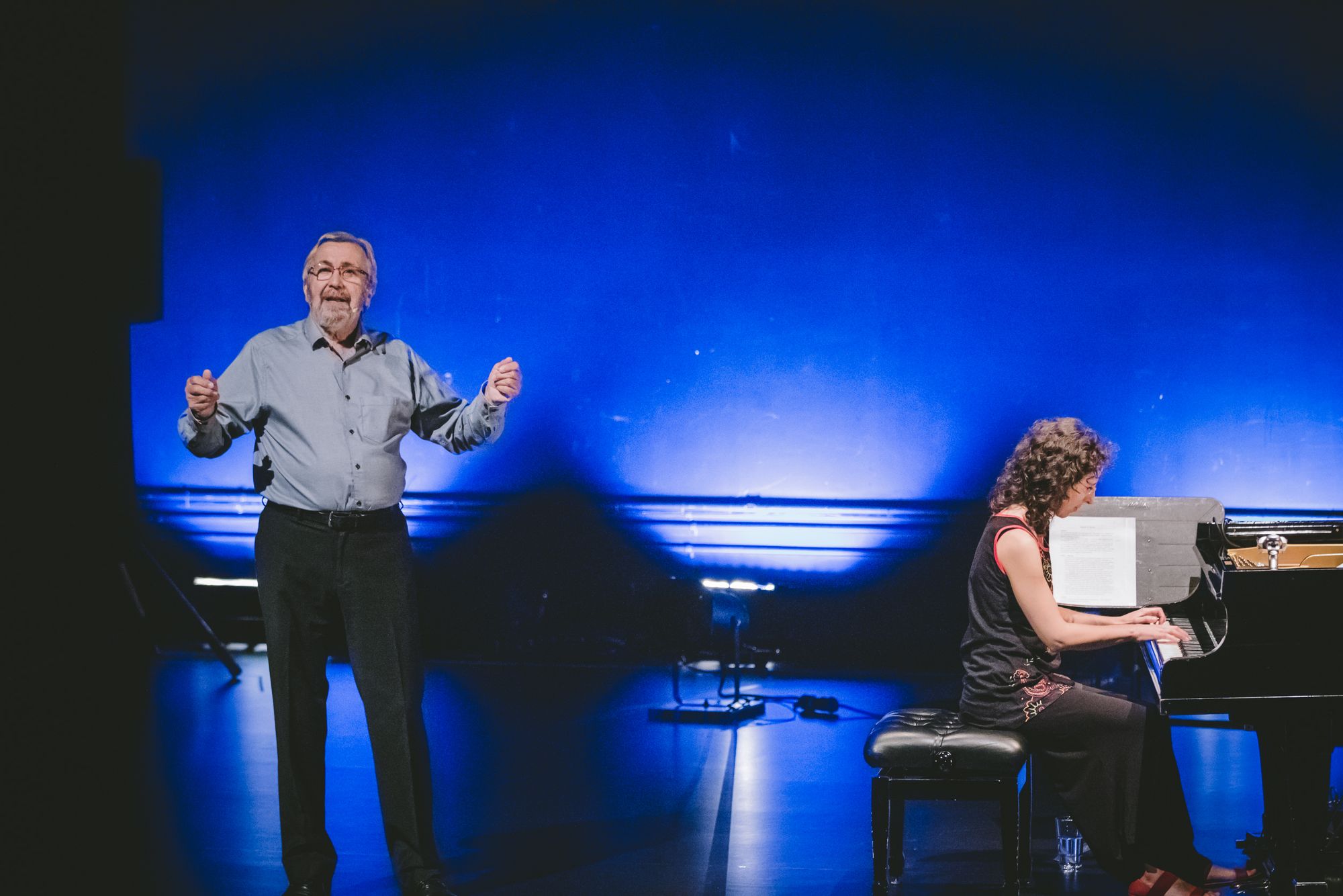 Le journaliste Yanick Villedieu et la pianiste Marianne Trudel présenteront Du big bang à la double hélice, un spectacle qui mettra à l’honneur des textes de scientifiques célèbres.