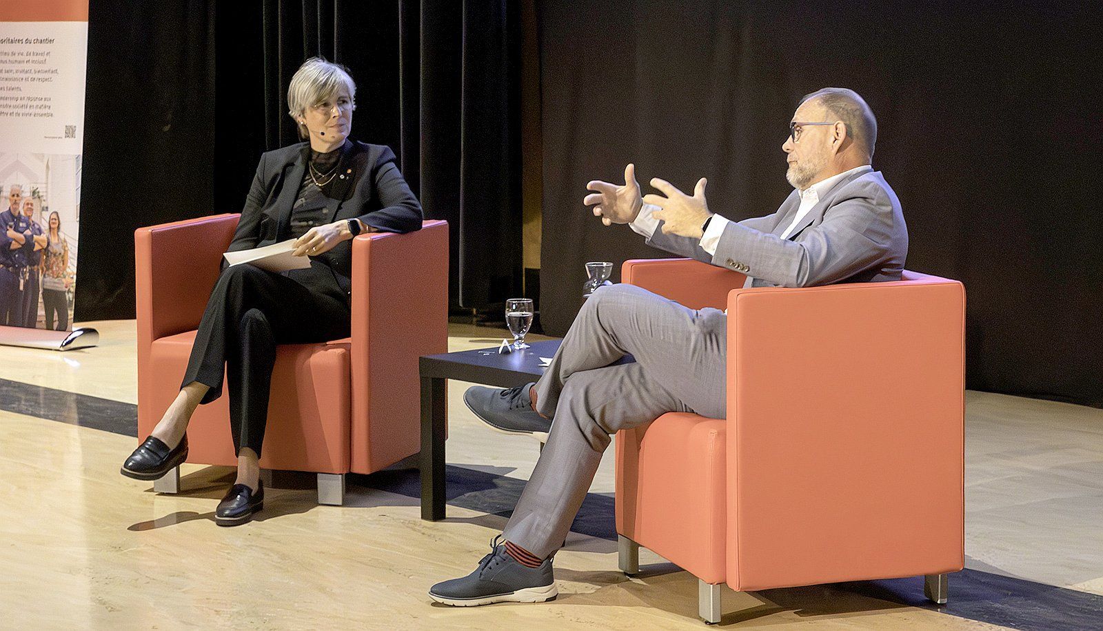 <p>La rectrice Sophie D’Amours en conversation avec François Dion, fondateur et PDG de Levio, un acteur de premier plan de la transformation numérique, à l’amphithéâtre Hydro-Québec du pavillon Alphonse-Desjardins. Ce Grand entretien a attiré plusieurs dizaines de personnes le 5 octobre dernier.</p>