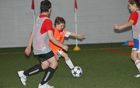 <p>Le camp de soccer de la relâche propose, pour une 14e année consécutive, une semaine remplie de conseils pratiques donnés par des joueurs et joueuses du Rouge et Or.</p>
