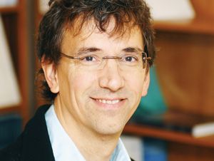 Simon Larose, professeur au Département d'études sur l'enseignement et l'apprentissage.