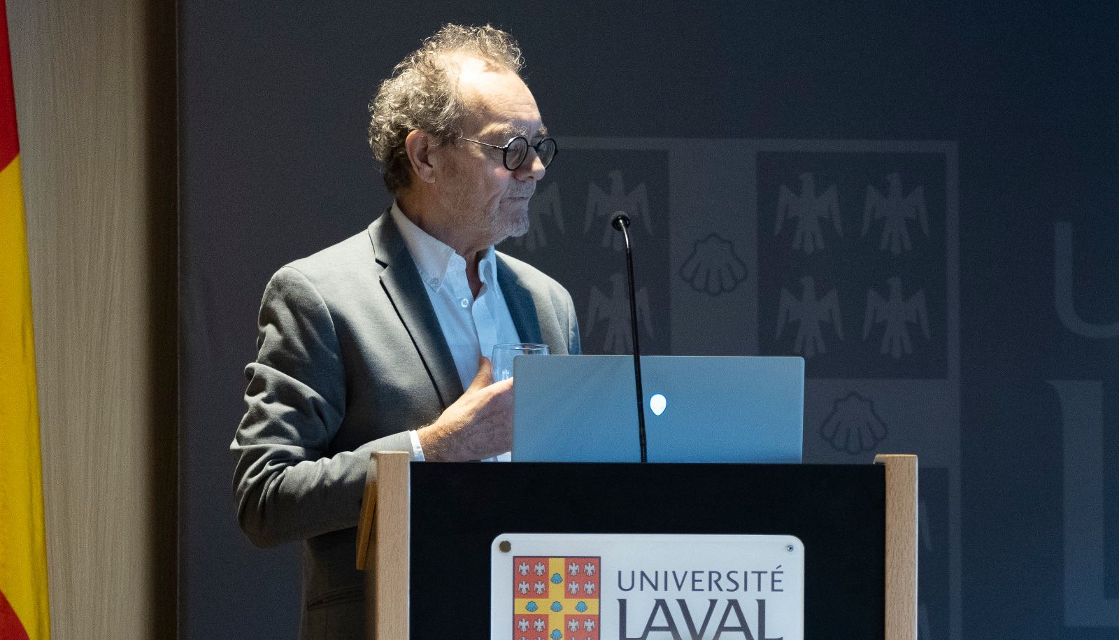<p>Le président de la Commission des études, Victor Thibaudeau, a présenté la conférence «L'engagement diversifié de nos étudiantes et étudiants».</p>