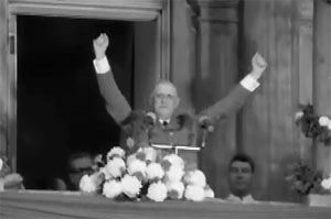 Parmi les documents d'archives se trouve une vidéo de la visite de Charles De Gaulle au Québec en 1967.