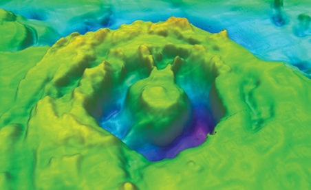Image du cratère situé au large de la baie de Sept-Îles, obtenue par sondages à haute résolution. Sa profondeur maximale atteint 250 mètres, ce qui témoigne de la force de l'impact.