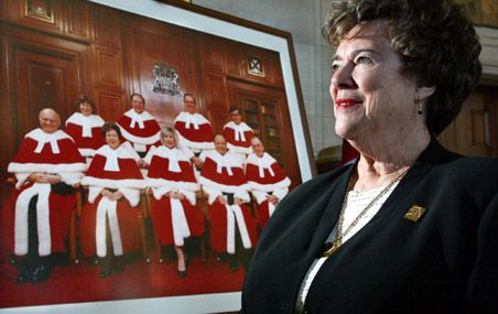 <p>Claire L'Heureux-Dubé, juge à la Cours suprême du Canada de 1987 à 2002, a mérité le titre de «plus grande dissidente» de l’histoire de cette institution.</p>