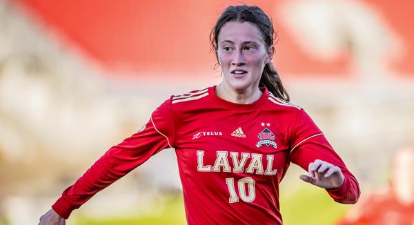 <p>Léa-Jeanne Fortier, milieu de terrain du club de soccer Rouge et Or de l'Université Laval.</p>