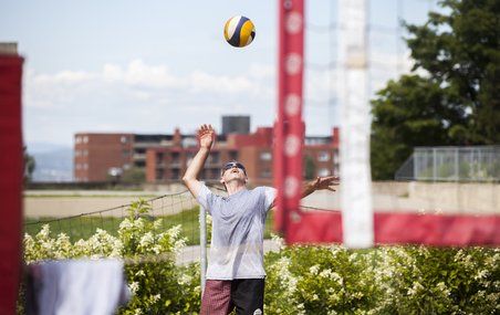 <p>Le club de volleyball de plage propose aux adeptes de ce sport six beaux terrains de jeu.</p>