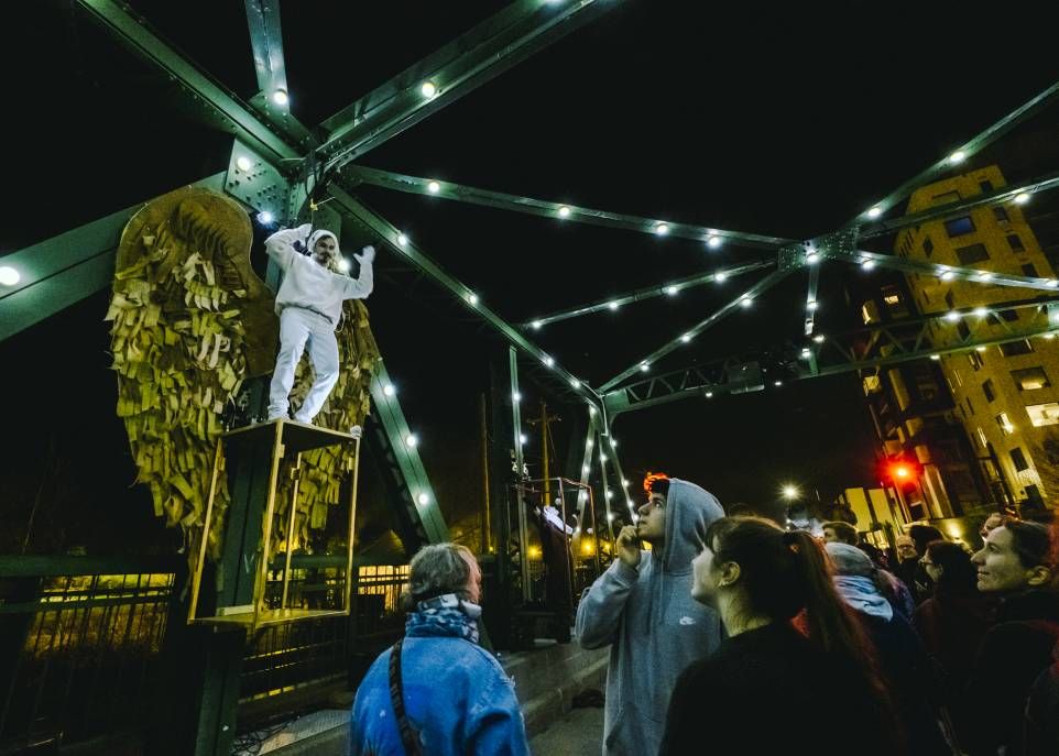 <p>La programmation du Carrefour international de théâtre de Québec comprend le spectacle déambulatoire extérieur appelé Où tu vas quand tu dors en marchant…?</p>