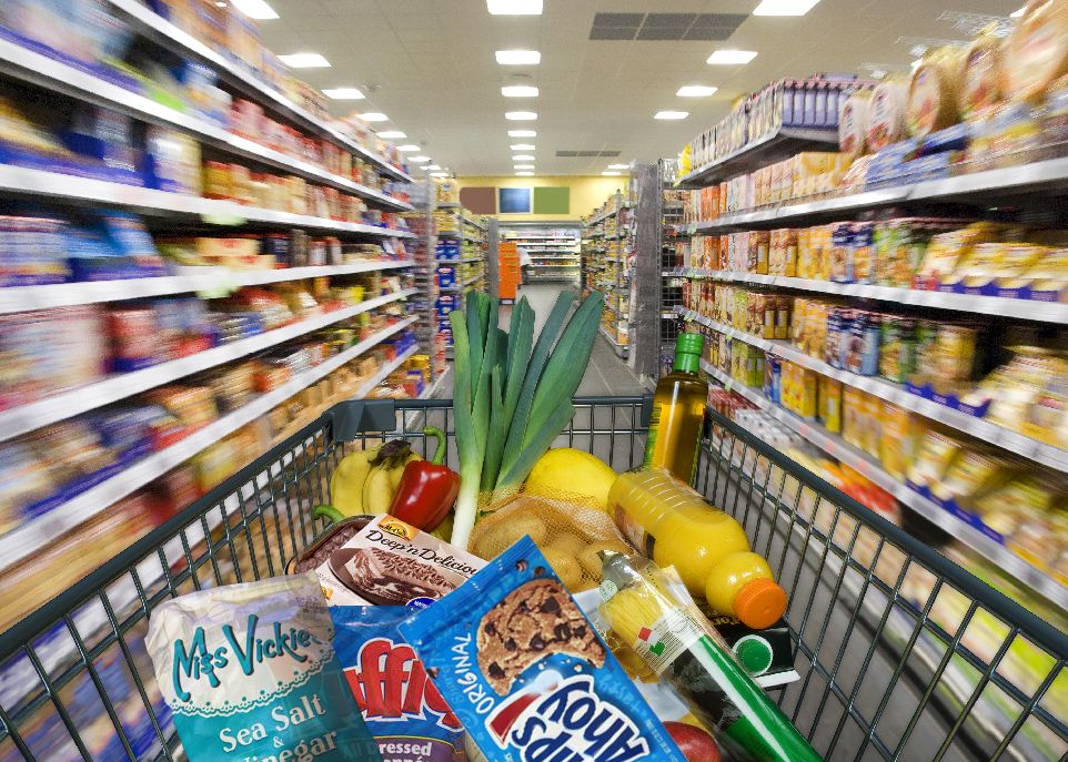 <p>L'indice de qualité de l'alimentation des Québécois s'établit maintenant à 55%, alors qu'il était à 59% en 2004. «L'alimentation des Québécois n'a pas beaucoup changé au cours des dernières années et elle est demeurée peu reluisante», constate Benoît Lamarche.</p>