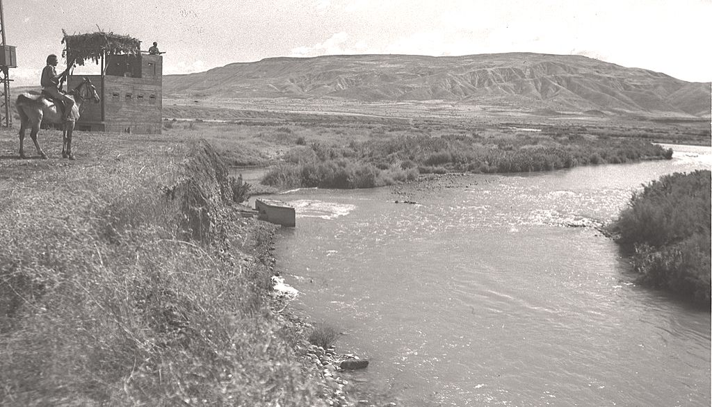 <p>Cette photo a été prise en 1939 alors que le débit annuel de la rivière Yarmouk était beaucoup plus élevé que maintenant.</p>
