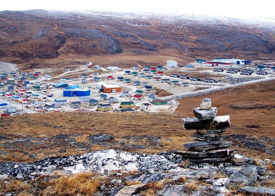 Vue de la communauté inuite de Salluit, dans le Nunavik. Dans le cadre de ses activités, l'Institut nordique du Québec couvre un immense territoire situé au nord du 49e parallèle.
