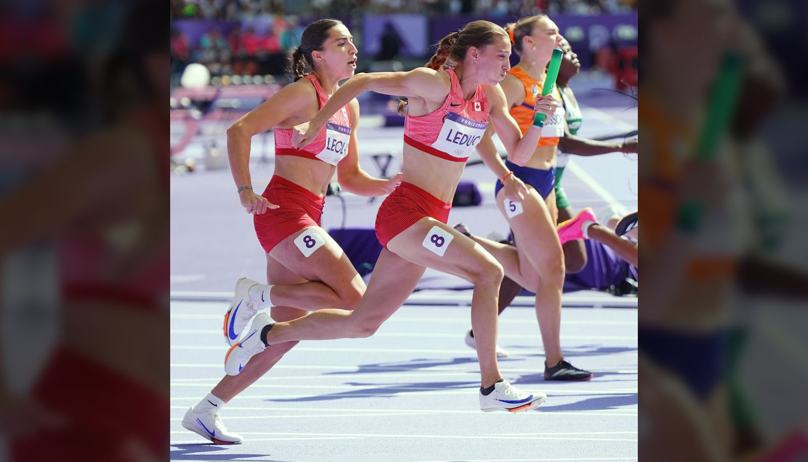 <p>Audrey Leduc en pleine course après avoir reçu le témoin de Marie-Éloïse Leclair durant le relais féminin 4 x 100 mètres au Stade de France jeudi.</p>