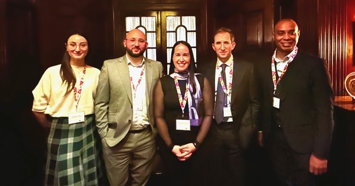 Laurence Trottier, responsable des partenaires stratégiques chez Instacart, Guillaume Macaux, directeur adjoint de l’Observatoire international sur les impacts sociétaux de l’IA et du numérique (OBVIA), Laurie Rousseau-Nepton, professeure adjointe à l’Université de Toronto, Charles Brindamour, chef de la direction d’Intact Corporation financière, et David Jeannette, consultant sénior en technologies de l’information chez Apple.
