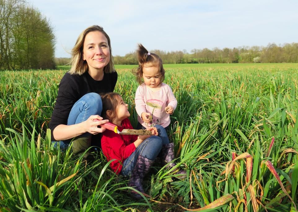 Si Marie-Élise Samson s'intéresse à la santé des sols agricoles, c'est autant pour des questions d'environnement que d'économie et de sécurité alimentaire.