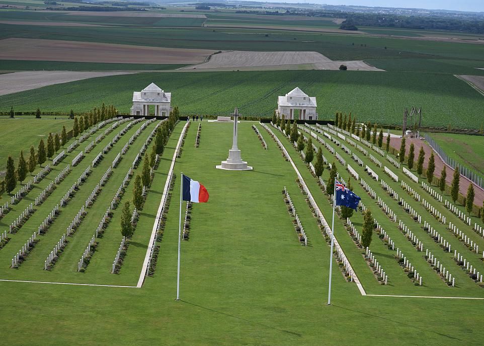 Le cimetière militaire franco-australien de Villers-Bretonneux. Cette petite ville possède également un mémorial et un musée consacrés aux soldats français et australiens.