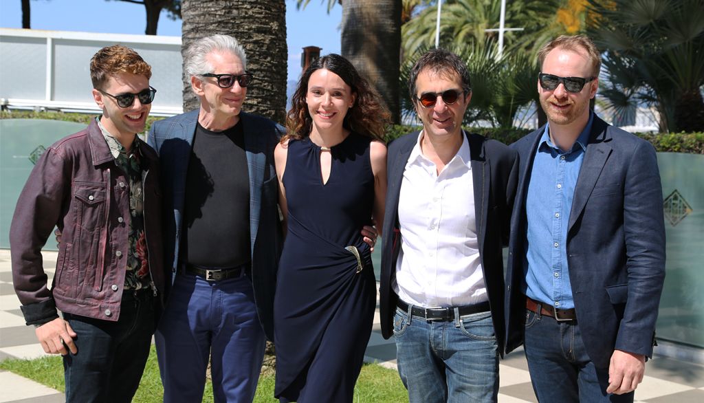 <p>Marie-Josée Saint-Pierre, entourée des autres réalisateurs canadiens présents au Festival de Cannes en 2014, Xavier Dolan, David Cronenberg, Atom Egoyan et Stéphane Lafleur.</p>