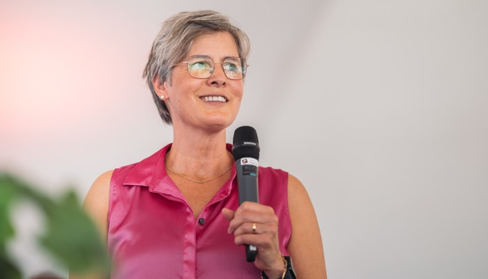<p>La rectrice Sophie D'Amours était heureuse de l'affluence sous le grand chapiteau.</p>