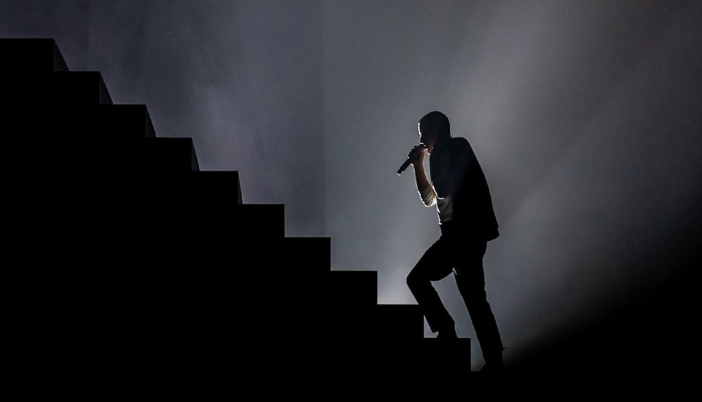 <p>Le chanteur a appris à livrer l'histoire comme un acteur.</p>