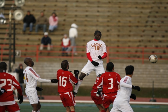 <p>Pendant plusieurs années, le fameux cri de ralliement du Rouge et Or a été celui créé par le célèbre attaquant: «1-2-3, guerriers! Nous sommes des guerriers!»</p>