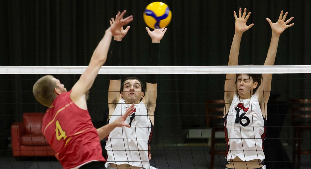 Match de volleyball masculin opposant le Rouge et Or de l'Université Laval aux Reds de l'Université du Nouveau-Brunswick.