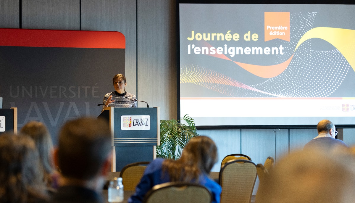 La vice-rectrice aux études et aux affaires étudiantes, Cathia Bergeron, a animé la première Journée de l'enseignement, qui avait pour thème «L'engagement des étudiantes et des étudiants».