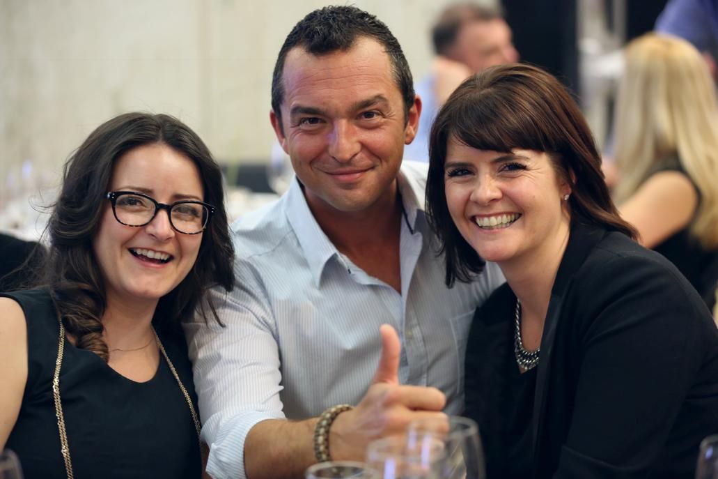 Des participants de l'Opération Entrepreneur du prince de Galles accompagnés de Maripier Tremblay, professeure au Département de management et coordonnatrice de la formation de ce programme (à droite).