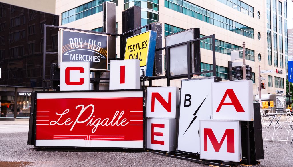 <p>Dernier arrêt, une création de Besma Boukhri, Vincent Drouin et Mathieu Bouchard, tous trois étudiants au baccalauréat en arts visuels et médiatiques</p>