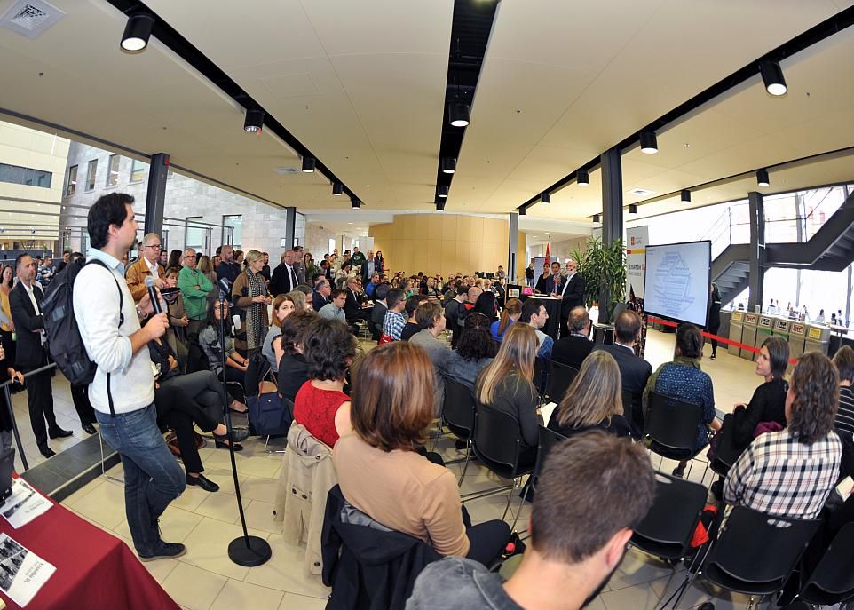 Quelque 150 personnes ont assisté au premier forum de consultation dans la cafétéria du pavillon Ferdinand-Vandry.