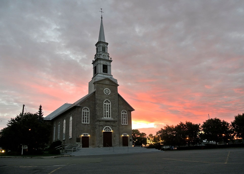 L’église de la paroisse de Saint-Laurent. Elle se distingue par son nombre élevé de vêtements liturgiques anciens.
