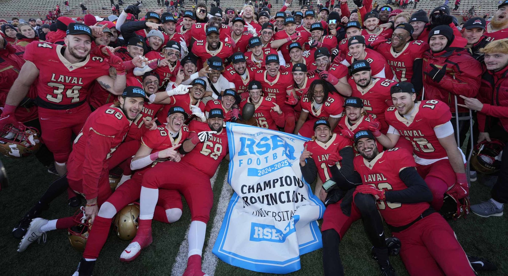 Le Rouge et Or à l'issue de sa victoire contre les Carabins de l’Université de Montréal le 9 novembre