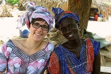 <p>L'an dernier, Audrey Ann Lavoie, étudiante en médecine et lauréate d'une bourse de leadership et développement durable de l'Université, a réalisé un stage de coopération au Sénégal avec l'organisme Mer et Monde. Une expérience qu'elle n'est pas près d'oublier. «J'habitais dans une famille sénégalaise, avec qui j'ai tissé des liens très forts. J'étais comme l'un de ses enfants. Je compte y retourner dès que possible», raconte-t-elle.</p>