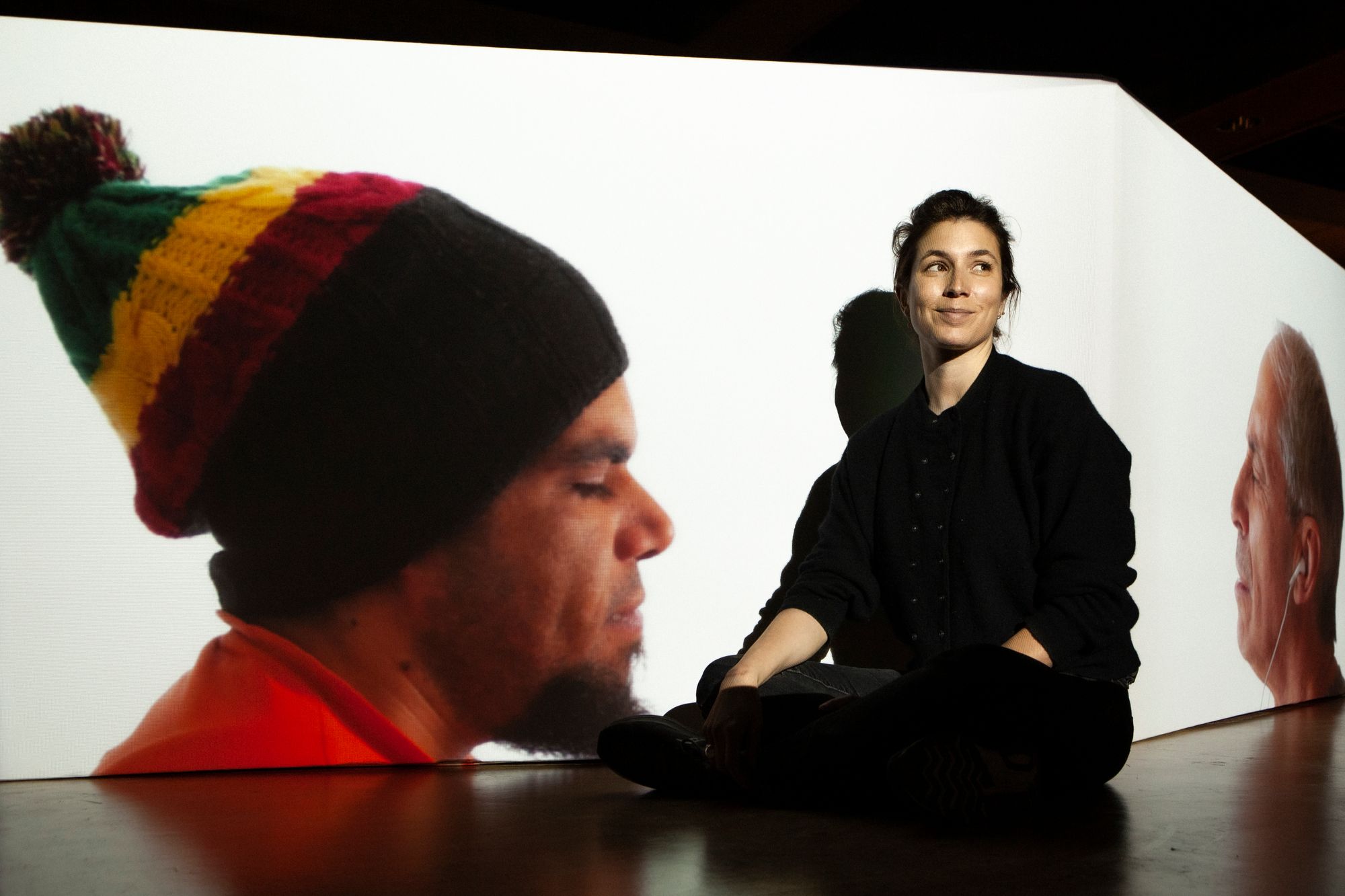 <p>Annabelle Fouquet devant son installation</p>