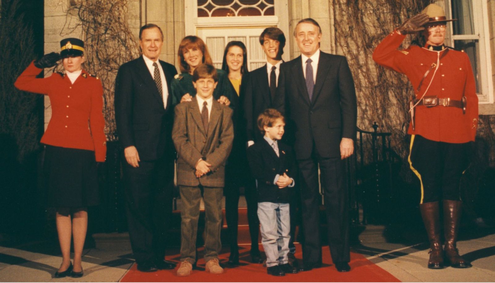 <p>La famille Mulroney avec le président américain George H. W. Bush en 1991</p>