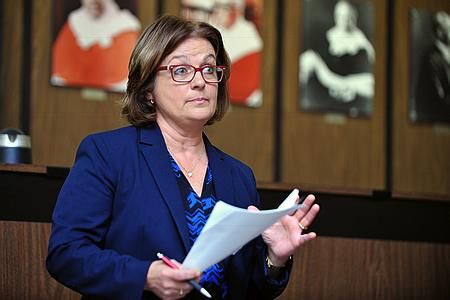 <p>Bien qu'elle constate qu'une certaine période de «transition» soit amorcée, la présidente du Conseil du statut de la femme, Julie Miville-Dechêne, estime qu'il reste tout de même du chemin à faire pour atteindre l'égalité des sexes au Québec.</p>