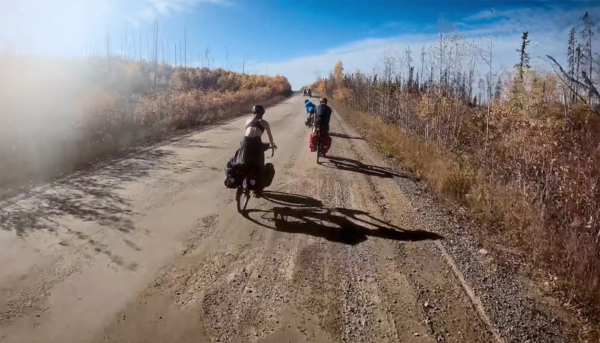 En 2021, six cyclistes de l’expédition AKOR ont franchi 3700 kilomètres depuis le nord de la Saskatchewan jusqu’au sud de l’Ontario.