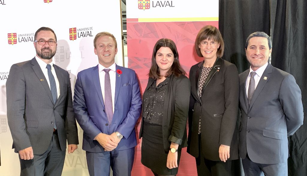 <p>Lors du lancement de la Chaire (de gauche à droite): François Gélineau, doyen de la Faculté des sciences sociales, Mathieu Lévesque, député de Chapleau présent au nom de la ministre de la Justice, Elsa Euvrard, professeure à l’École de travail social et de criminologie et titulaire de la Chaire, Sophie D'Amours, rectrice de l’Université Laval, et Jean-François Simard, député de Montmorency présent au nom de la vice-première ministre, ministre de la Sécurité publique et ministre responsable de la région de la Capitale-Nationale.</p>
