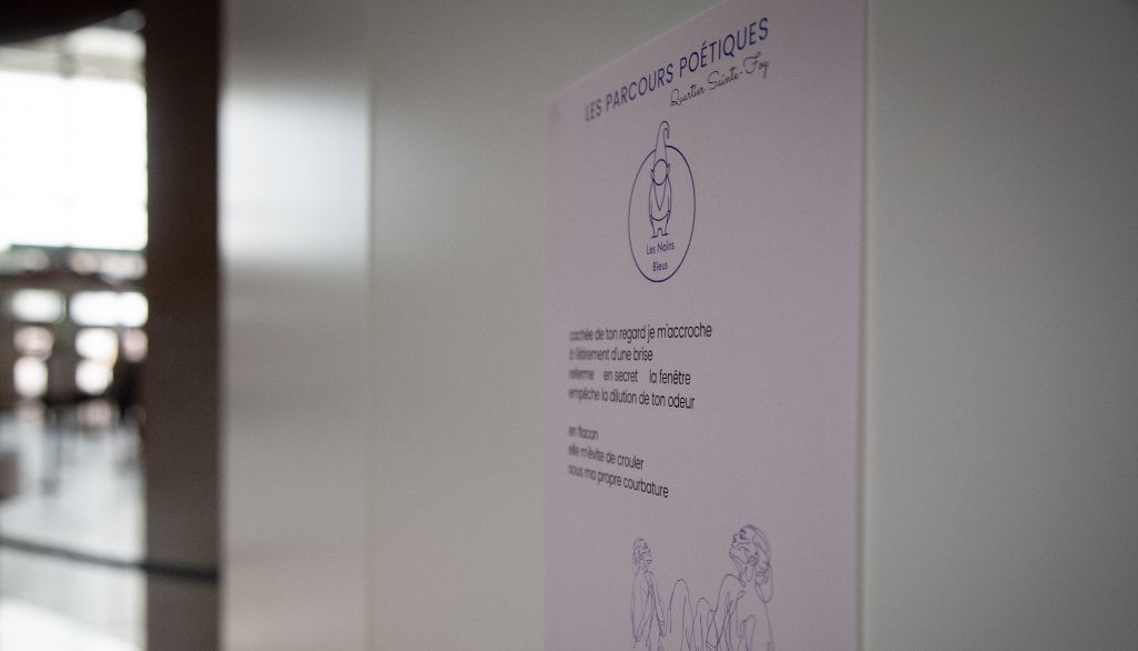 <p>Poème affiché sur un mur près du Point, le centre d’information du pavillon Maurice-Pollack</p>