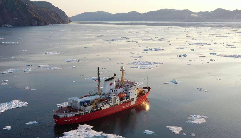 <p>Le NGCC Amundsen consacre jusqu'à 150 jours par année à la recherche, selon l'entente avec la Garde côtière, le reste du temps étant dévolu aux activités habituelles de brise-glace.</p>