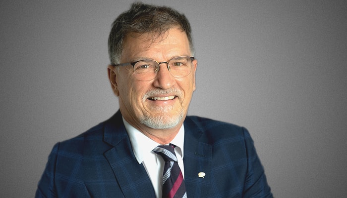 M. Morin est directeur du Centre d’études des troubles du sommeil de l’Université Laval et titulaire de la Chaire de recherche du Canada en médecine comportementale du sommeil.