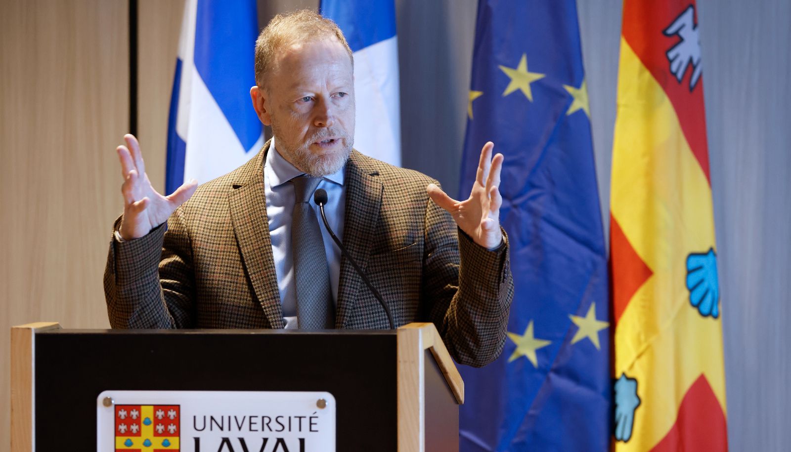 Le consul général de France à Québec, Éric Lamouroux, a prononcé le discours d'ouverture de l'événement «Culture et francophonie à l'ère de l'IA: perspectives franco-québécoises à la veille du Sommet de Paris», qui s'est tenu le 3 février au Cercle du pavillon Alphonse-Desjardins.