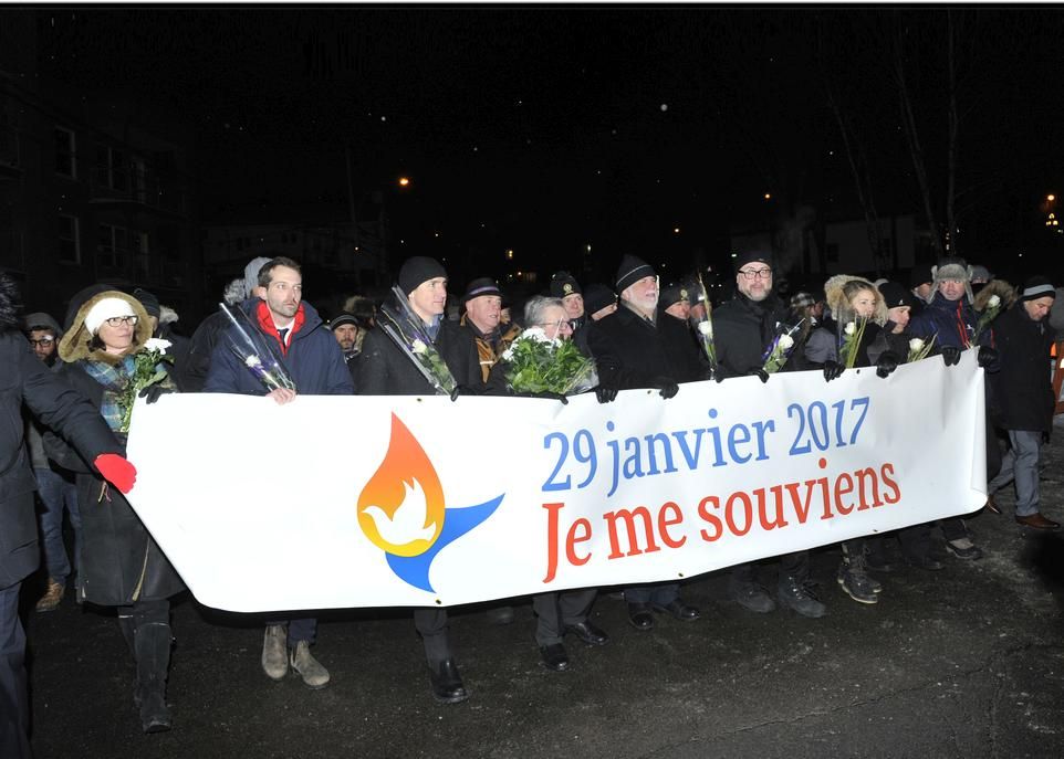 Lors de la commémoration citoyenne, la rectrice Sophie D'Amours a marché en compagnie d'autres dignitaires, dont les premiers ministres fédéral et provincial Justin Trudeau et Philippe Couillard, le maire de la ville de Québec, Régis Labeaume, le grand chef de la nation huronne-wendat, Konrad Sioui, la ministre du Patrimoine canadien, Mélanie Joly, le ministre de l'Immigration, de la Diversité et de l'Inclusion, David Heurtel, et le député fédéral Joël Lightbound.