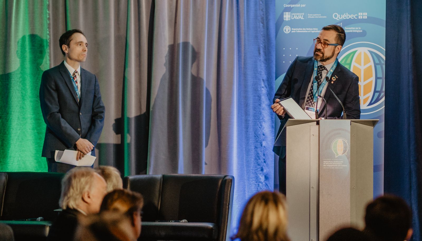 <p>Jonathan Paquin (à gauche), directeur de l'École supérieure d’études internationales, et François Gélineau, vice-recteur aux affaires internationales et au développement durable</p>