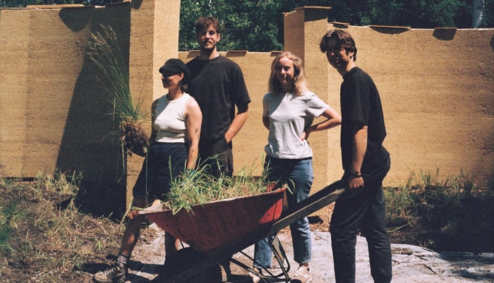 <p>Marie-Pier Caron-Desrochers, Tristan Morissette, Rose-Marie Guévin et Vincent Ouellet ont réalisé leur installation du 10 au 24 juin.</p>