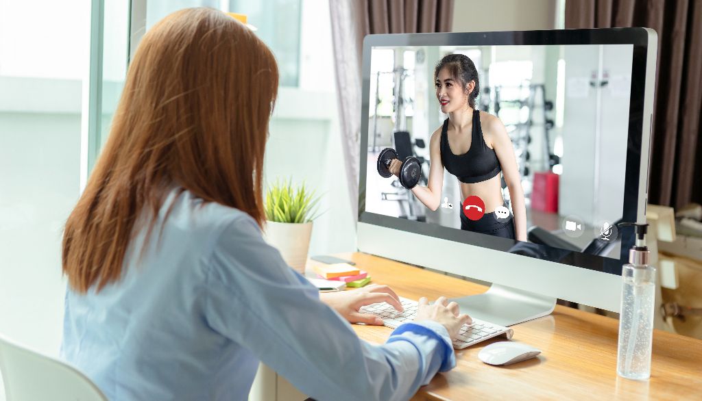 L'incertitude, l'isolement social et une baisse de la pratique d'activités physiques agissent sur le stress et l'humeur et peuvent influencer les comportements alimentaires. À cela s'ajoute l'utilisation accrue des réseaux sociaux et des plateformes de visioconférence, qui peuvent exacerber les préoccupations entourant l'image corporelle.