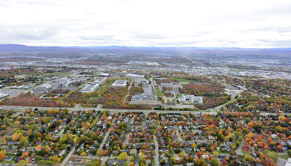 Vue aérienne du campus de l'Université Laval.