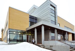Environ 90 chercheurs, stagiaires postdoctoraux, étudiants-chercheurs et membres du personnel technique et administratif emménageront dans le nouveau centre.