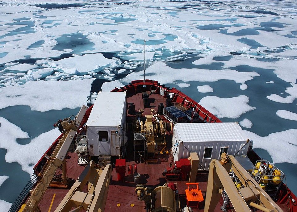 Fleuron du réseau ArcticNet, le brise-glace de recherche Amundsen permet aux chercheurs canadiens et à leurs partenaires étrangers de récolter d'énormes quantités de données sur le Nord.