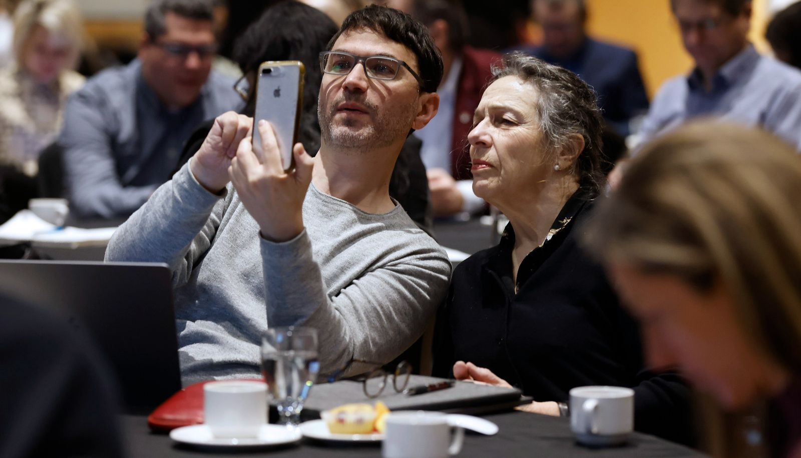 <p>La rencontre des administratrices et administrateurs, la deuxième d'une série de trois portant sur l'intelligence artificielle, a entre autres permis aux gestionnaires d'avoir un portrait des tendances à venir en intelligence artificielle.</p>